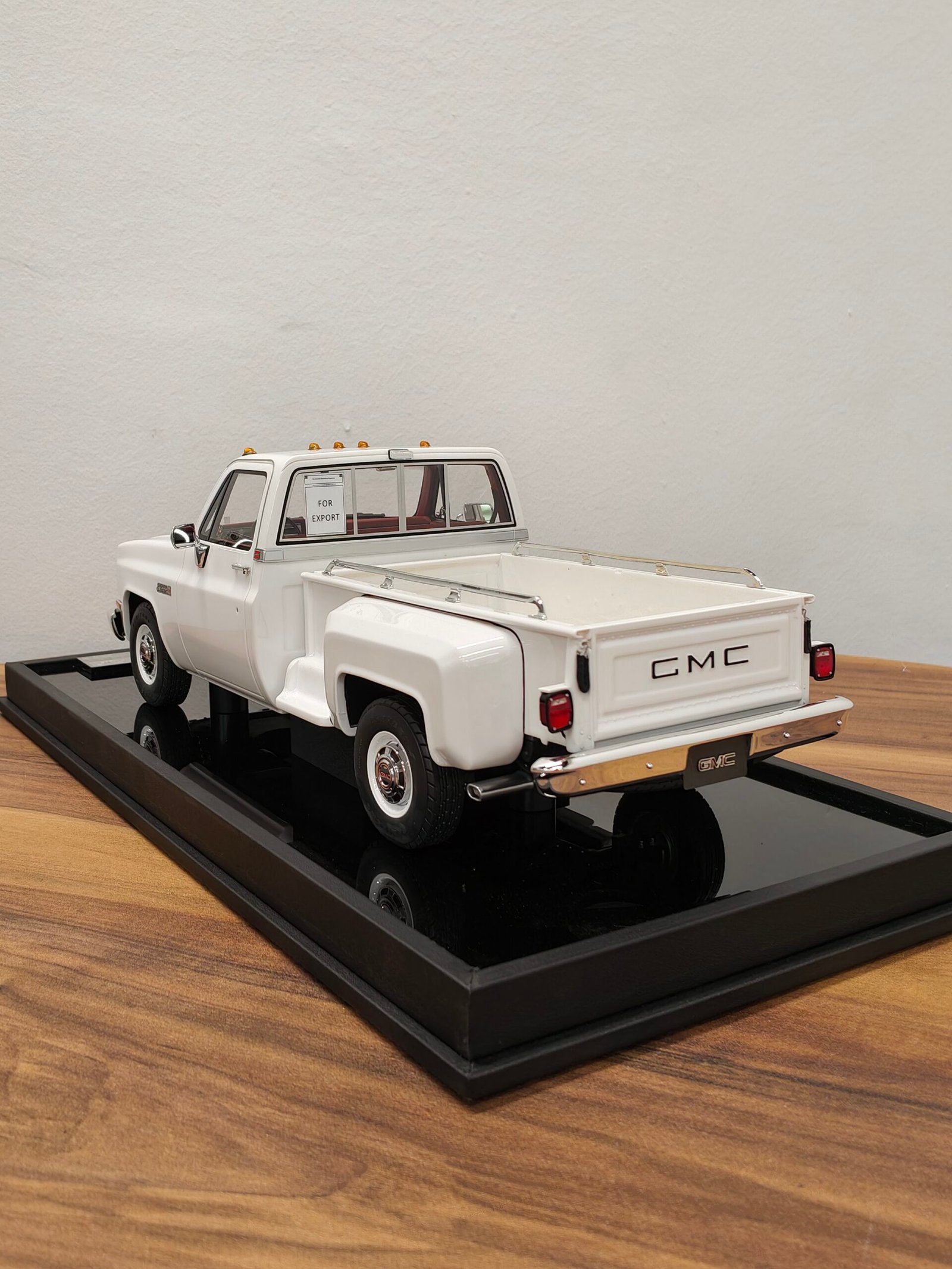 GMC Pickup Sierra Classic 1986 White 1:18 - Image 4