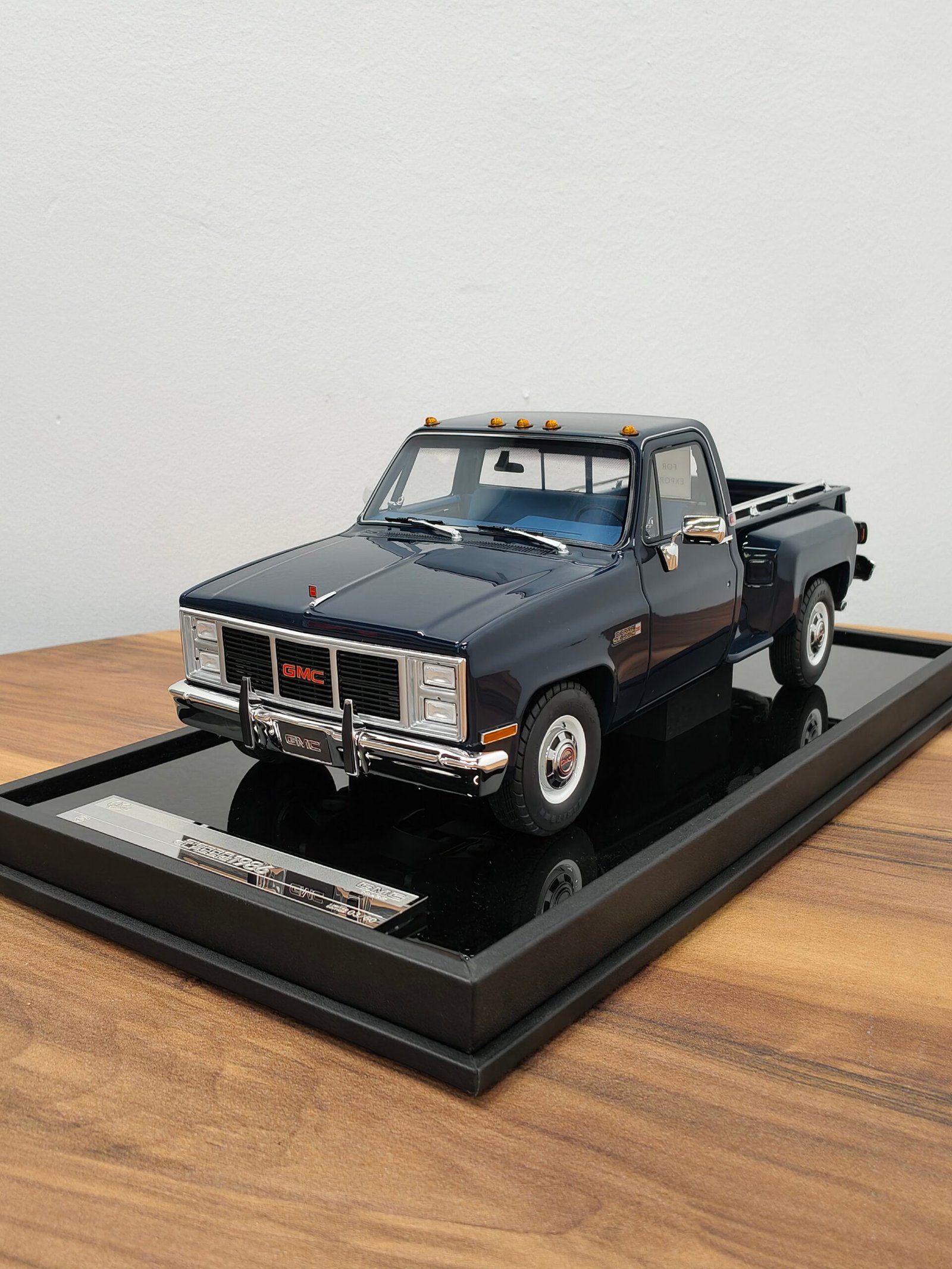 GMC Pickup Sierra Classic 1986 Dark Blue 1:18