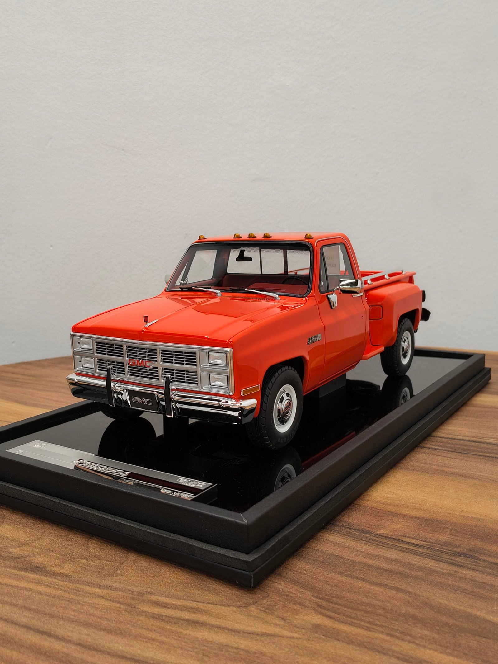 GMC Pickup Sierra Classic 1984 Orange 1:18