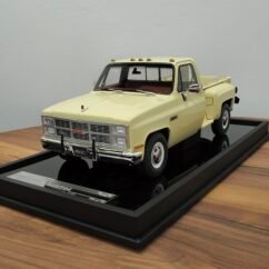 GMC Pickup Sierra Classic 1984 Desert Yellow 1:18