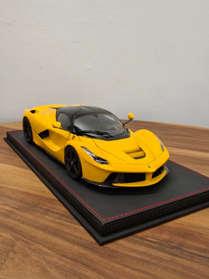 La Ferrari 1:18 Giallo Modena - Image 2