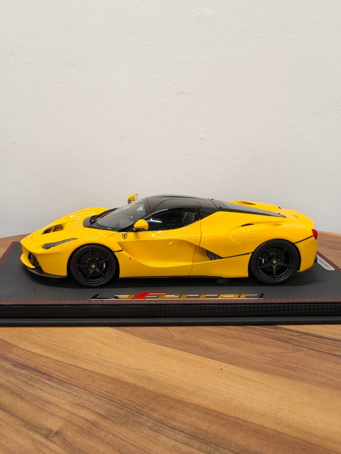 La Ferrari 1:18 Giallo Modena - Image 3