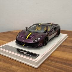 Ferrari 488 Pista (Full carbon/Purple) 1:18