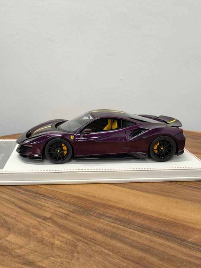 Ferrari 488 Pista 1:18 Full carbon Purple - Image 3