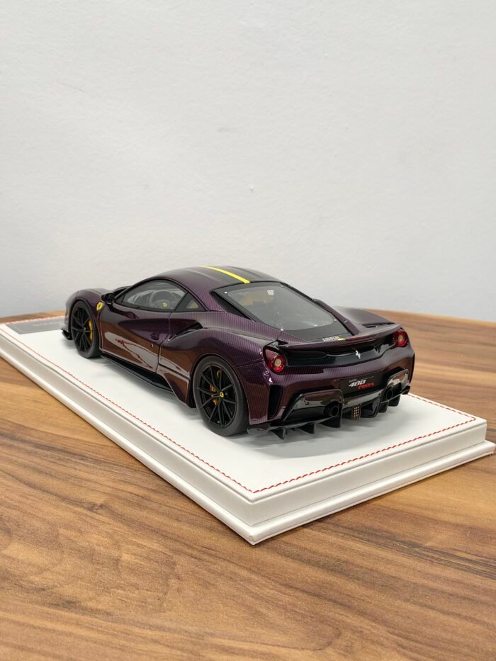 Ferrari 488 Pista 1:18 Full carbon Purple - Image 4