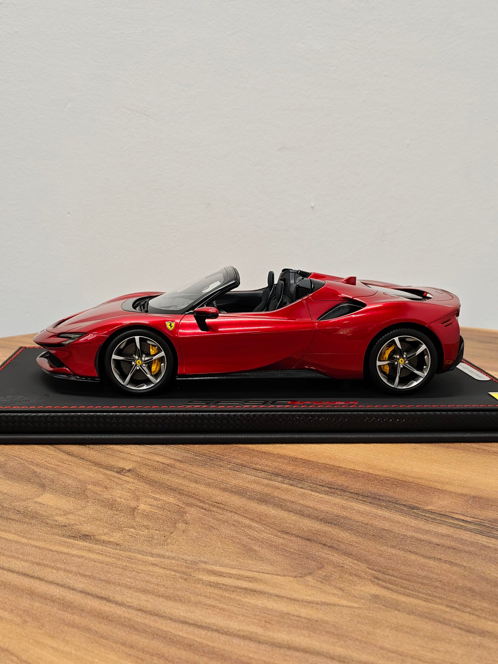 Ferrari SF90 Spider 1:18 Rosso Dino - Image 3