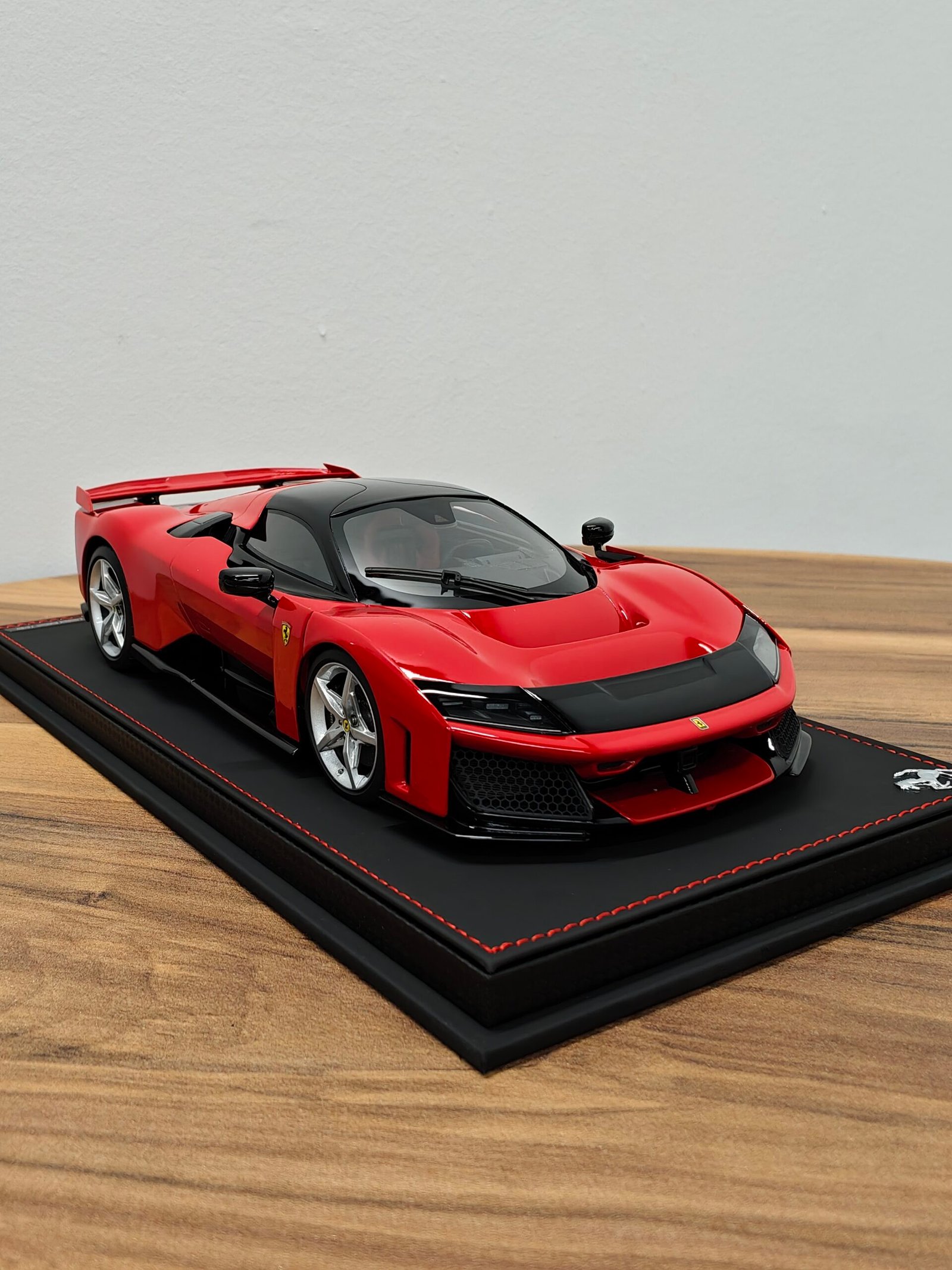Ferrari F80 (Red) 1:18 - Image 2