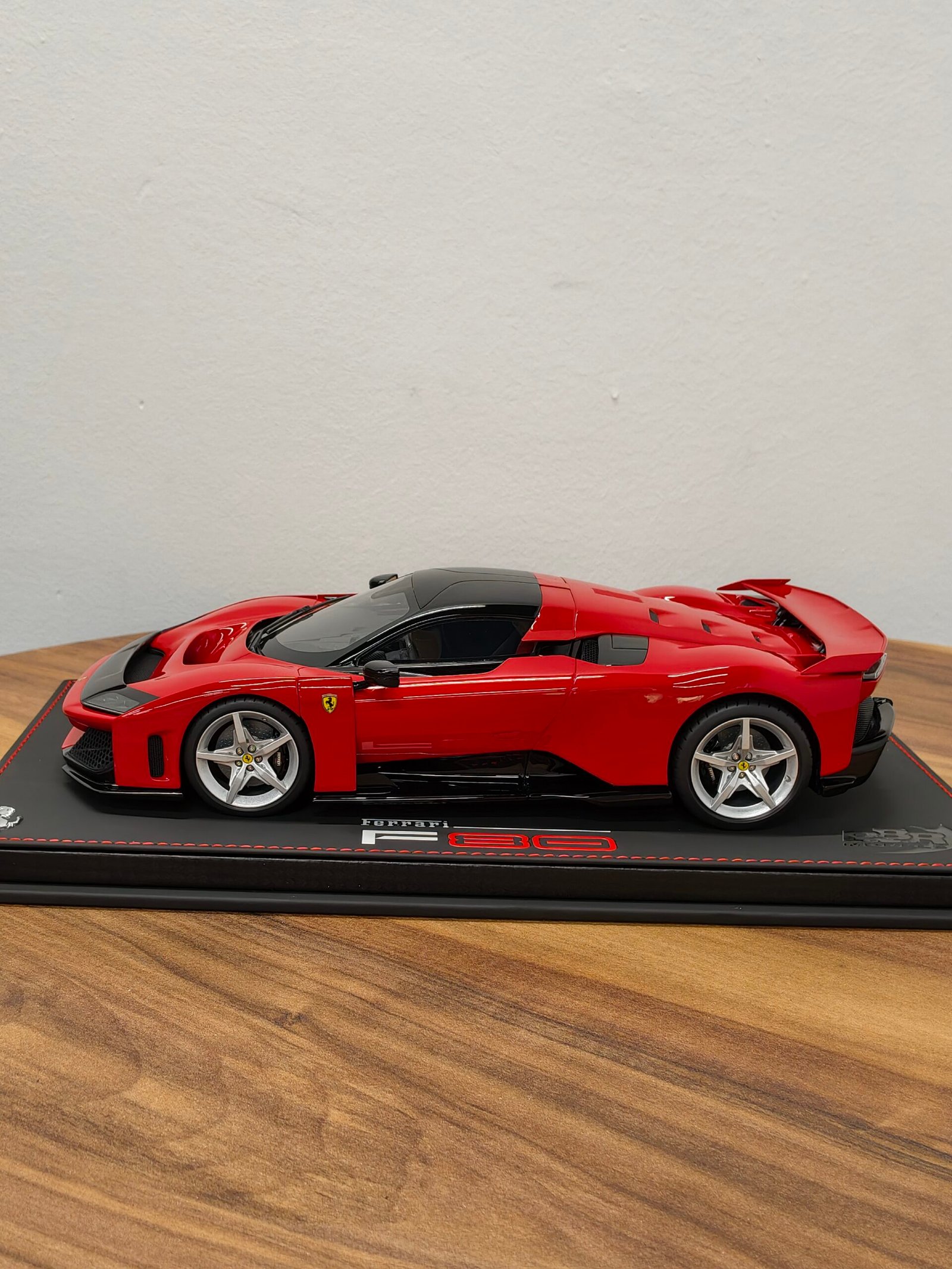 Ferrari F80 (Red) 1:18 - Image 3