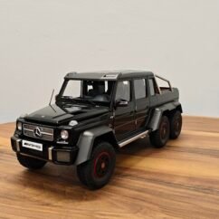 Mercedes-Benz G63 AMG 6x6 Gloss Black 1:18