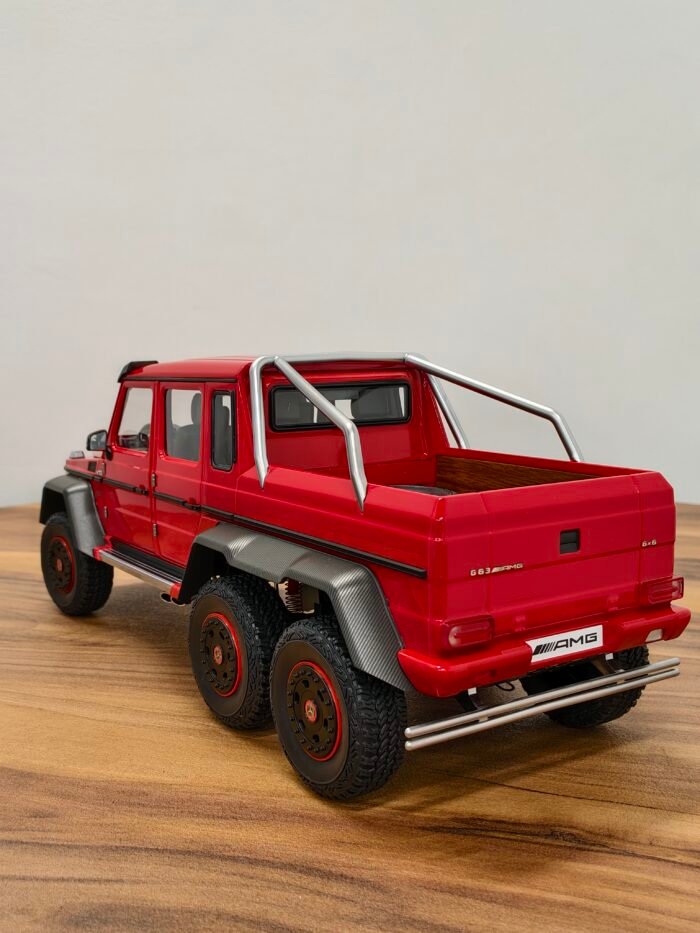 Mercedes-Benz G 63 AMG 6X6 Red 1:18 - Image 2