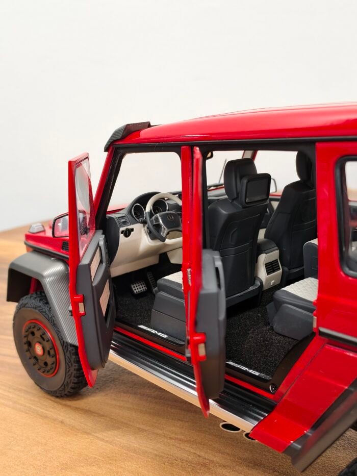 Mercedes-Benz G 63 AMG 6X6 Red 1:18 - Image 5