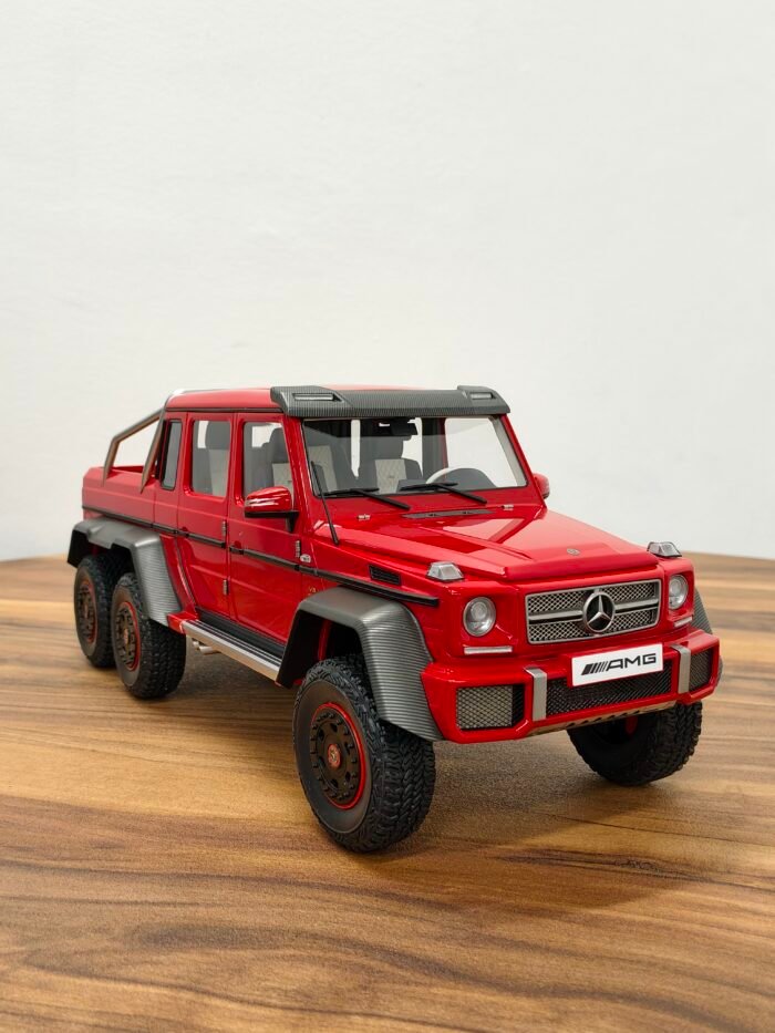 Mercedes-Benz G 63 AMG 6X6 Red 1:18 - Image 4