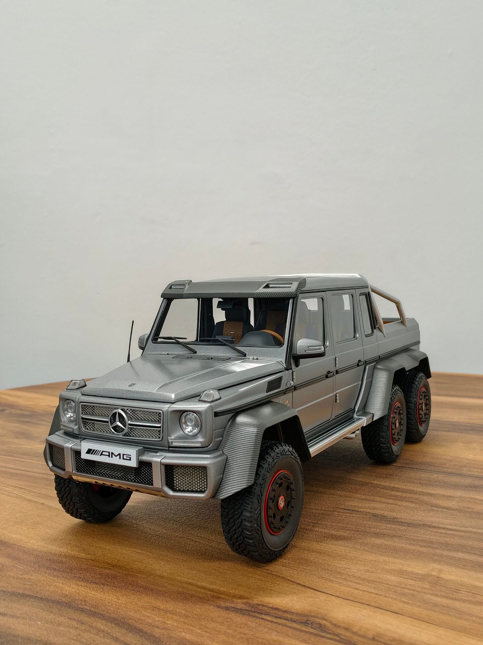 Mercedes-Benz G63 AMG 6X6 Platinum Magno 1:18