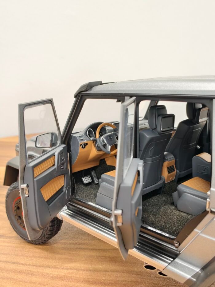 Mercedes-Benz G63 AMG 6X6 Platinum Magno 1:18 - Image 5