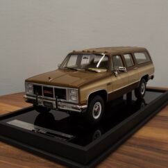 GMC Suburban 1986 Brown & Beige 1:18