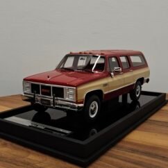 GMC Suburban 1986 Red & Beige 1:18