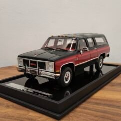 GMC Suburban 1986 Black & Red 1:18