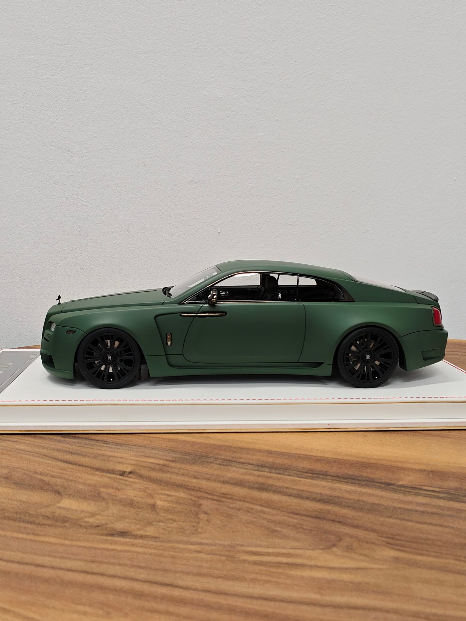 Rolls Royce Wraith DG180120G 1:18 Matt Green - Image 3