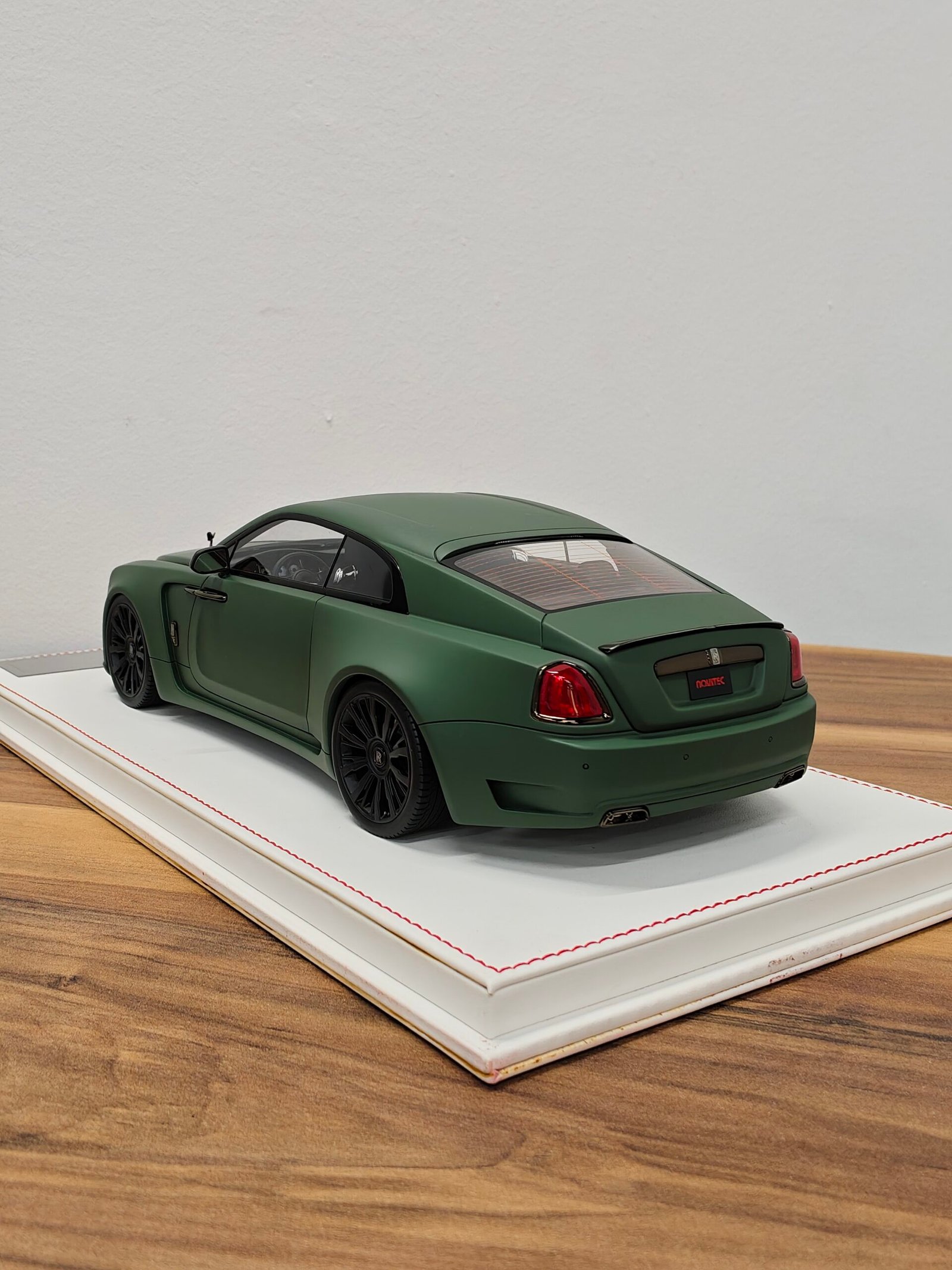 Rolls Royce Wraith DG180120G 1:18 Matt Green - Image 4