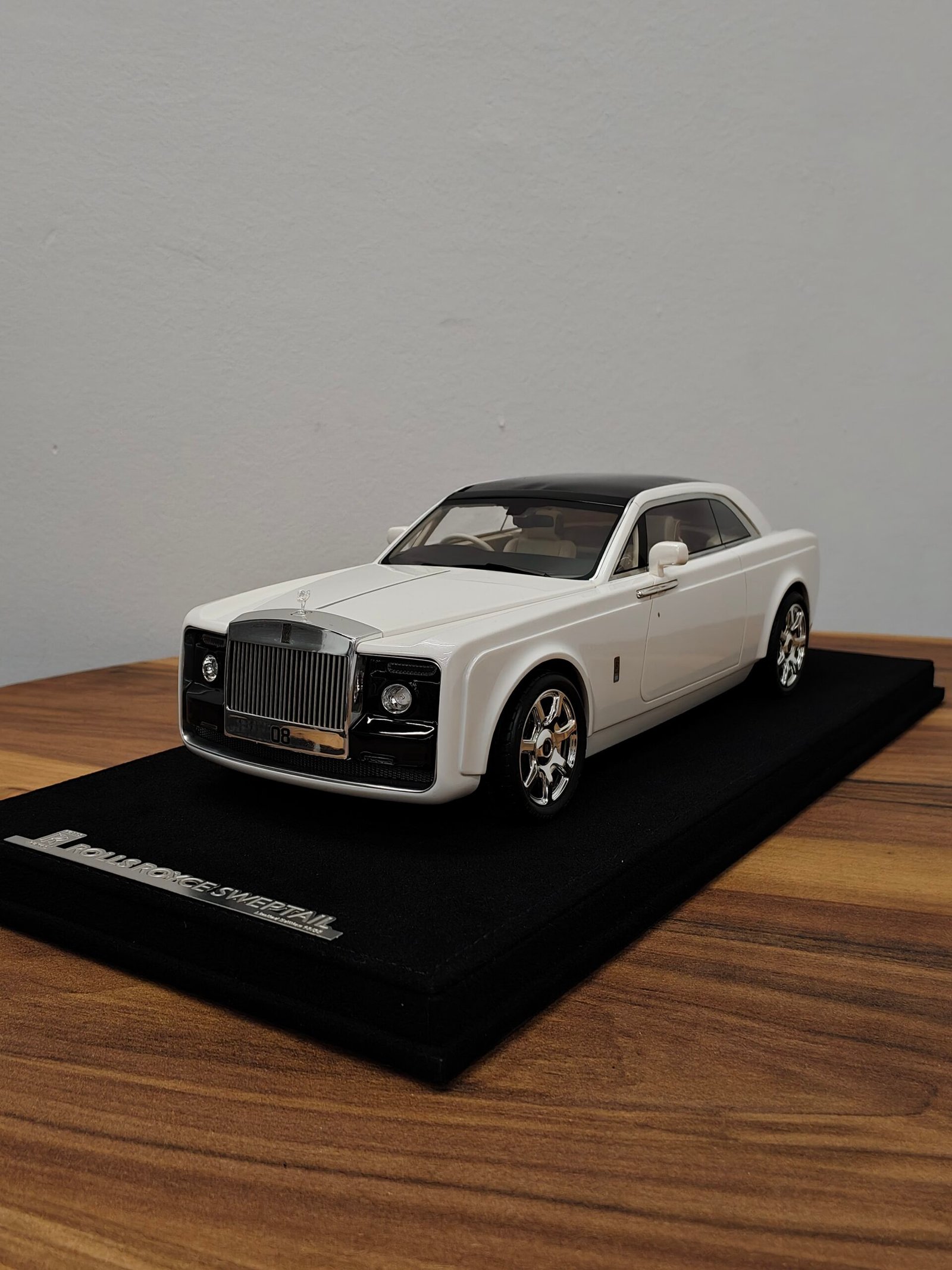 Rolls Royce Sweptail 1:18 White