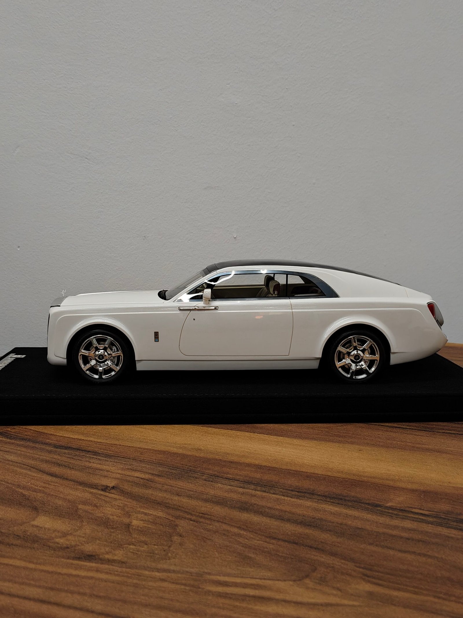Rolls Royce Sweptail 1:18 White - Image 3