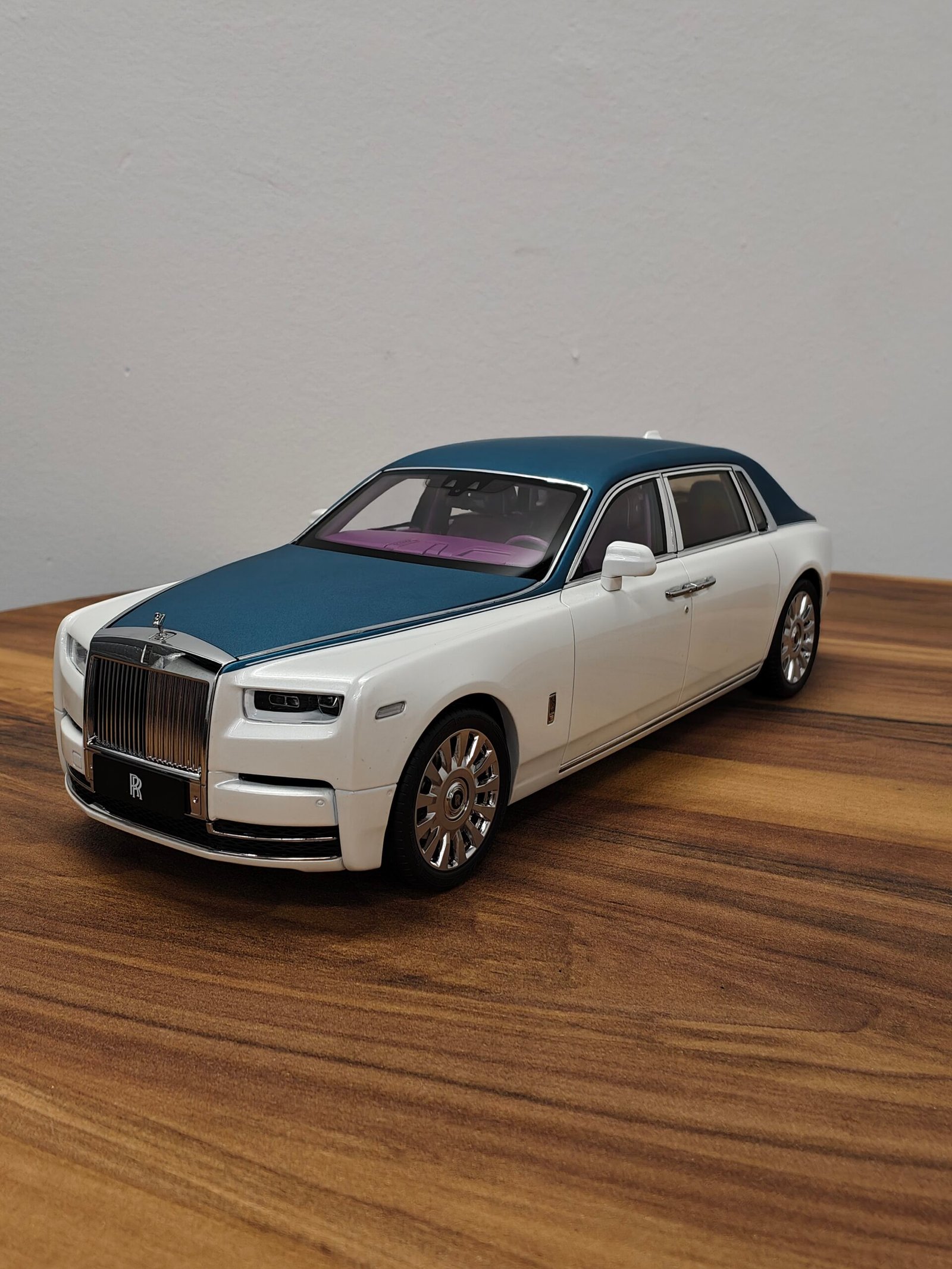 Royce Rolls Phantom 1:18 White & Blue