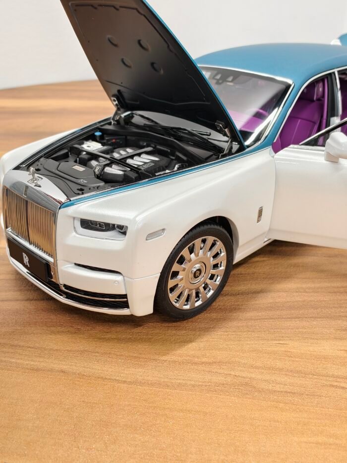 Royce Rolls Phantom 1:18 White & Blue - Image 7