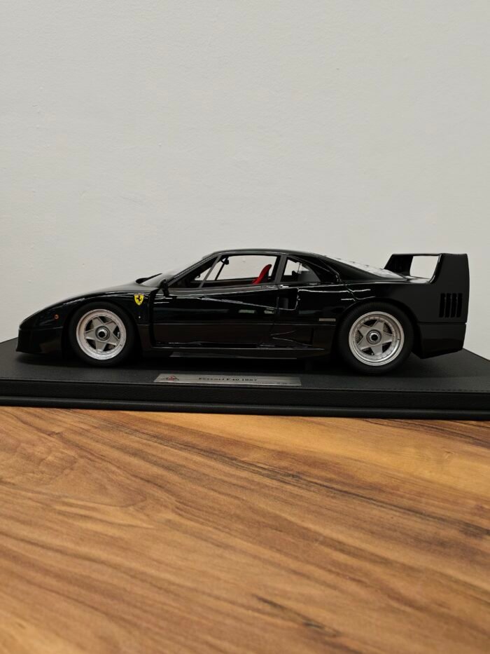 Ferrari F40 1987 Black 1:10 - Image 3