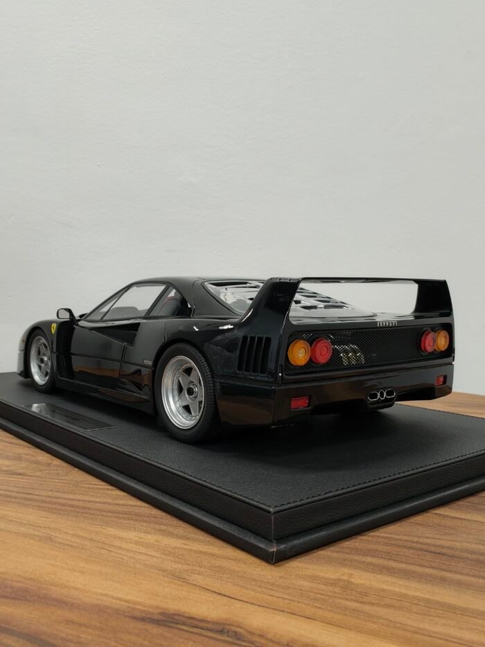 Ferrari F40 1987 Black 1:10 - Image 4