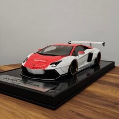 Lamborghini Supreme Aventador DG12001 LB Performance 1:12 White