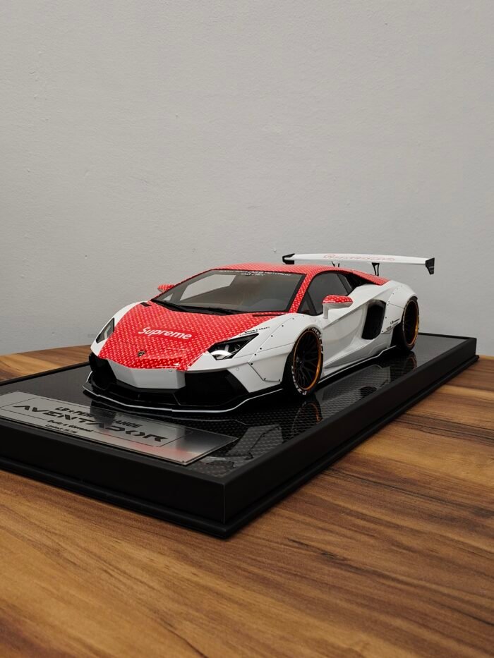 Lamborghini Supreme Aventador DG12001 LB Performance 1:12 White
