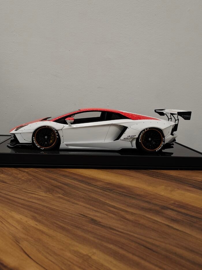 Lamborghini Supreme Aventador DG12001 LB Performance 1:12 White - Image 3