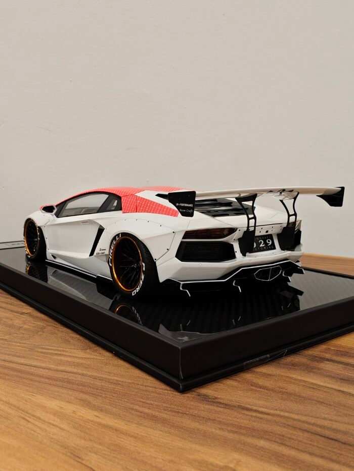 Lamborghini Supreme Aventador DG12001 LB Performance 1:12 White - Image 4