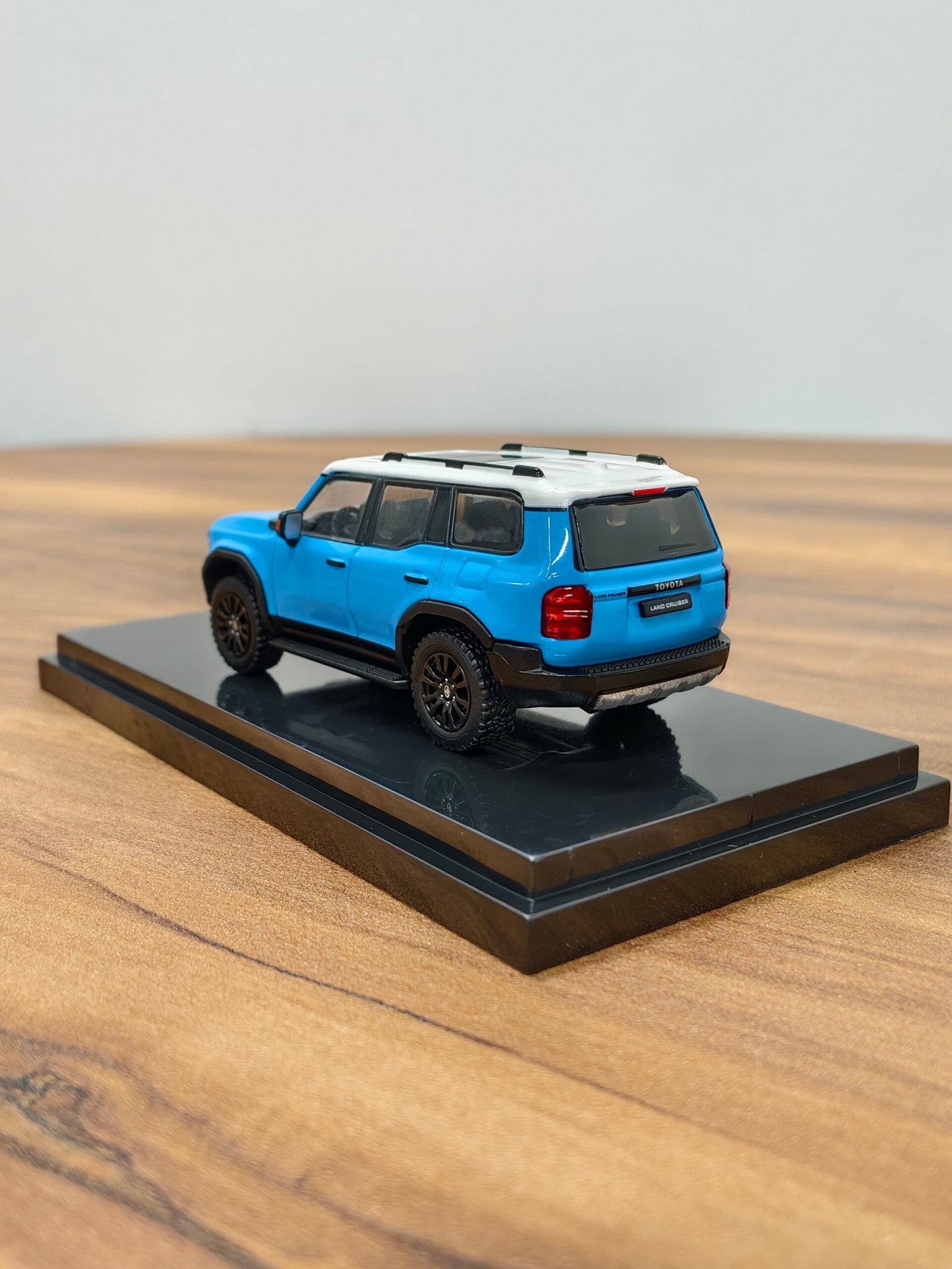 Toyota Land Cruiser 250 Prado (Blue) 1:64 - Image 4