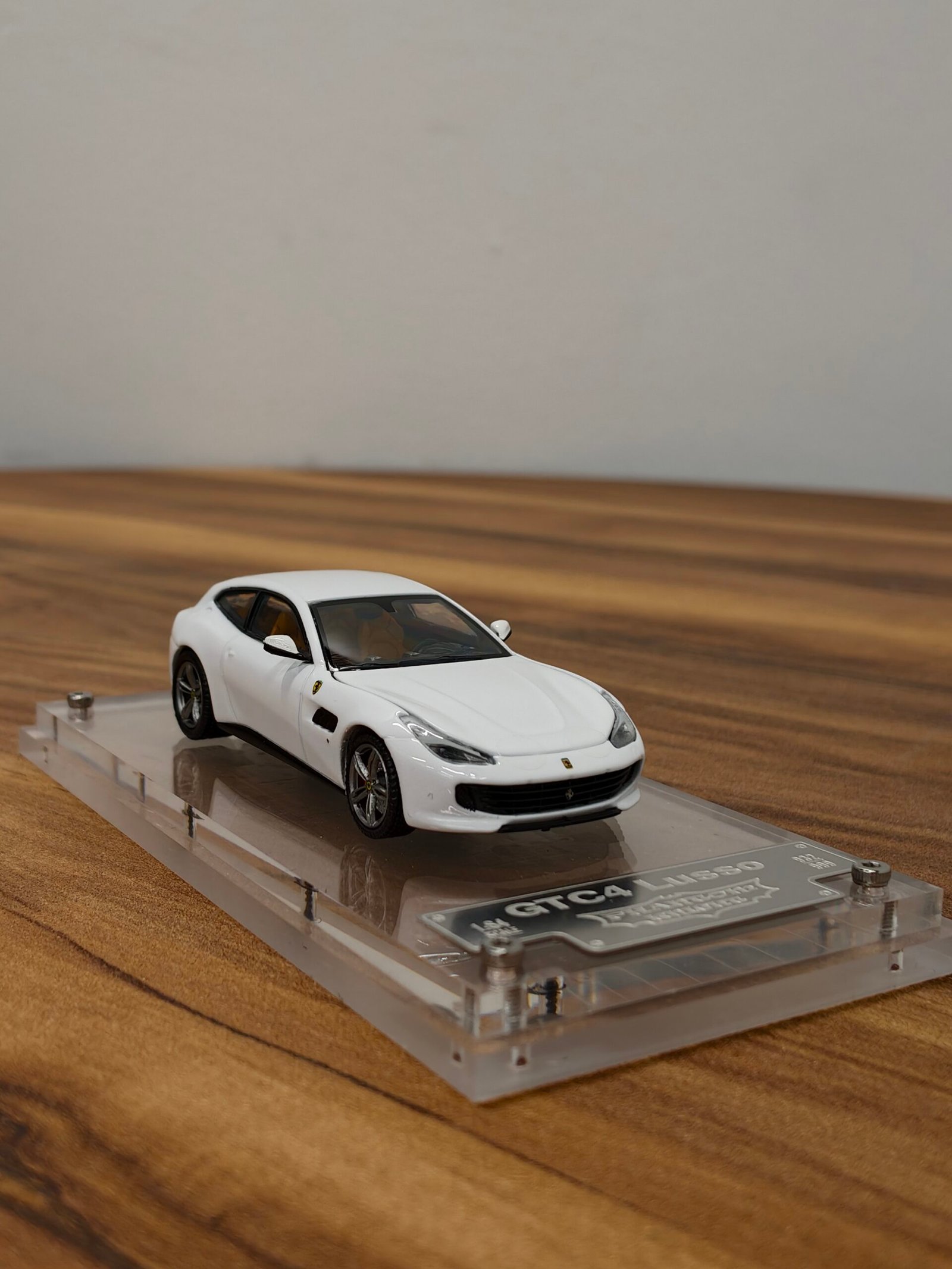 Ferrari GTC4 Lusso Phantom Knights (White) 1:64 - Image 5