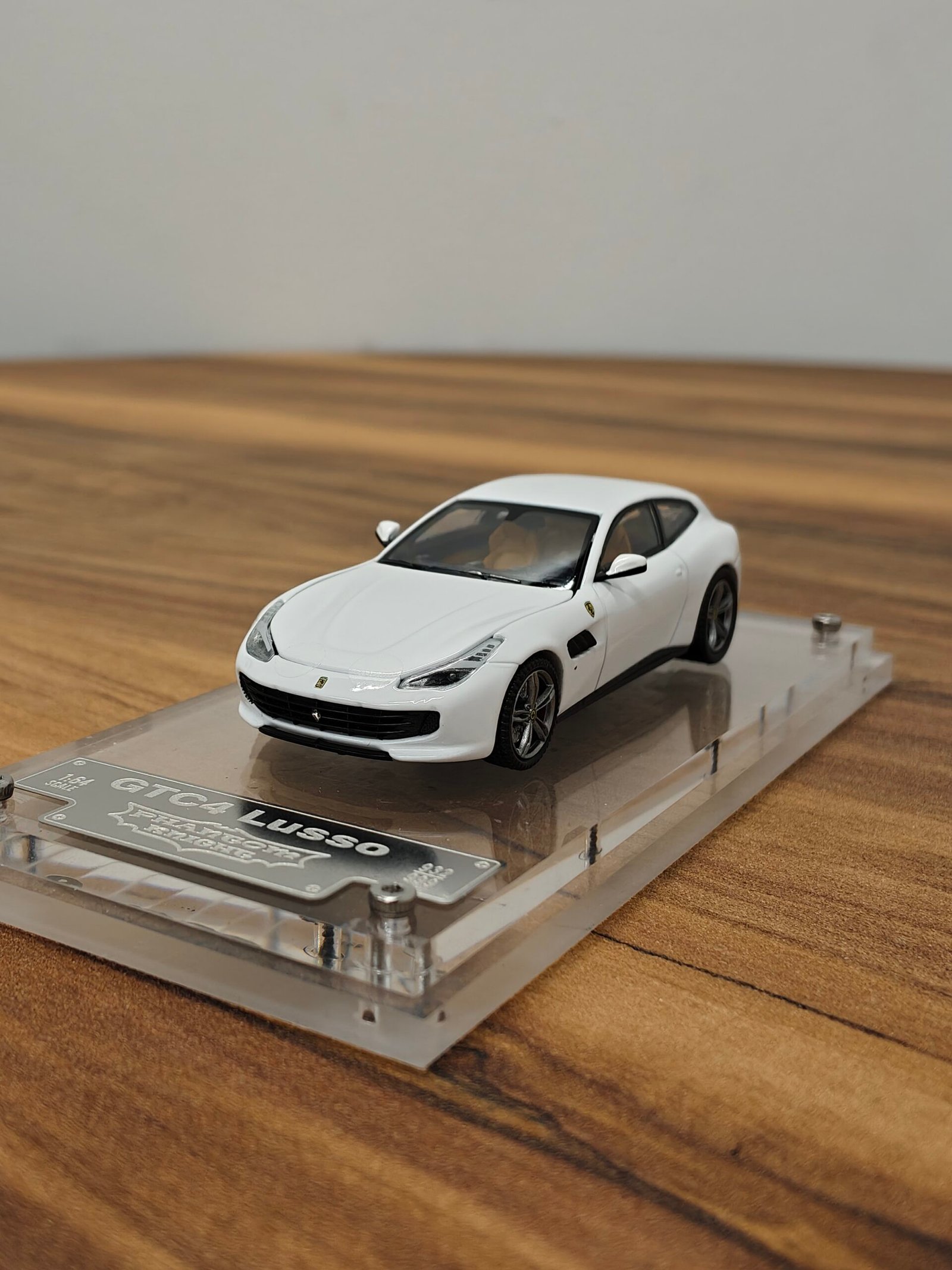 Ferrari GTC4 Lusso Phantom Knights (White) 1:64 - Image 4