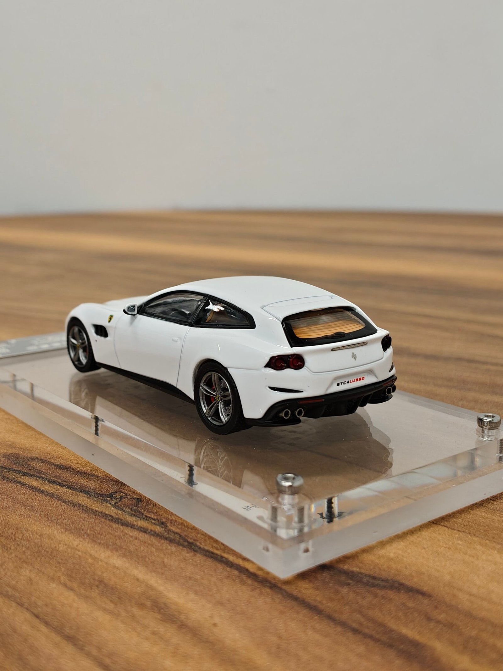Ferrari GTC4 Lusso Phantom Knights (White) 1:64 - Image 2