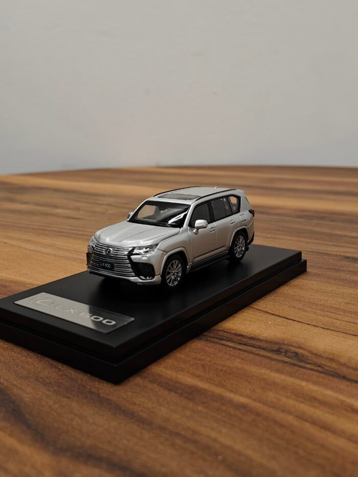 Lexus LX600 Silver 1:64