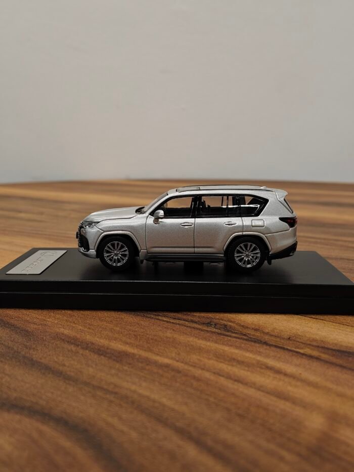 Lexus LX600 Silver 1:64 - Image 3