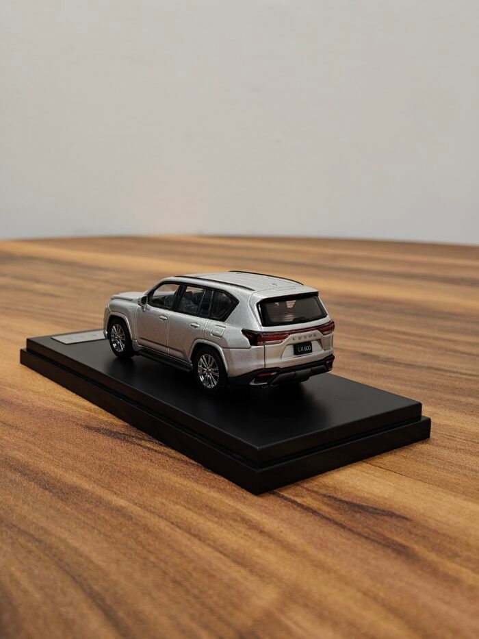 Lexus LX600 Silver 1:64 - Image 4