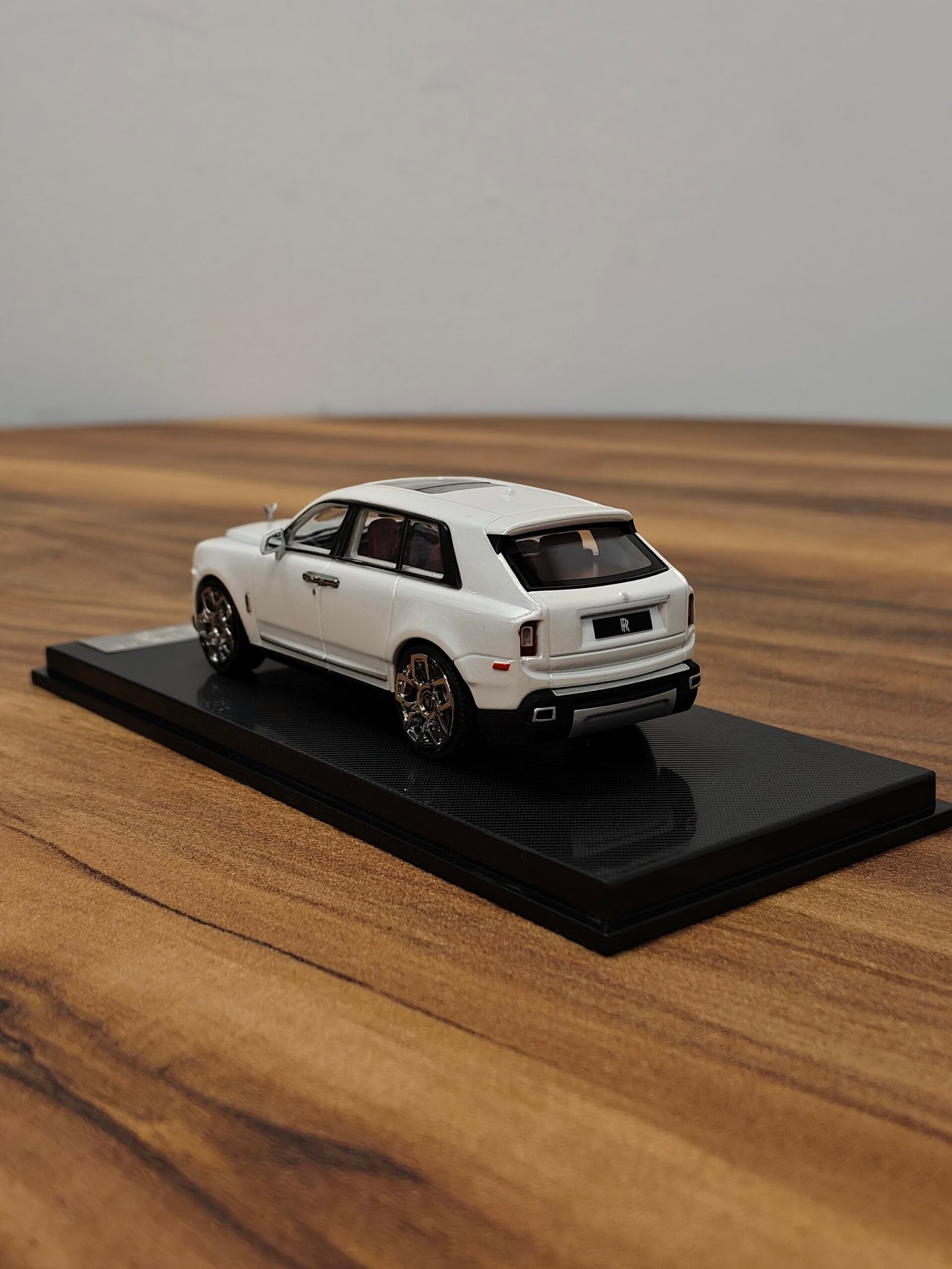 Rolls Royce Cullinan 1:64 - Image 4