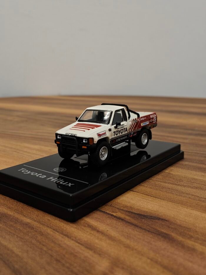 1985 Toyota Hilux Single Cab-Class 7s White & Red 1:64