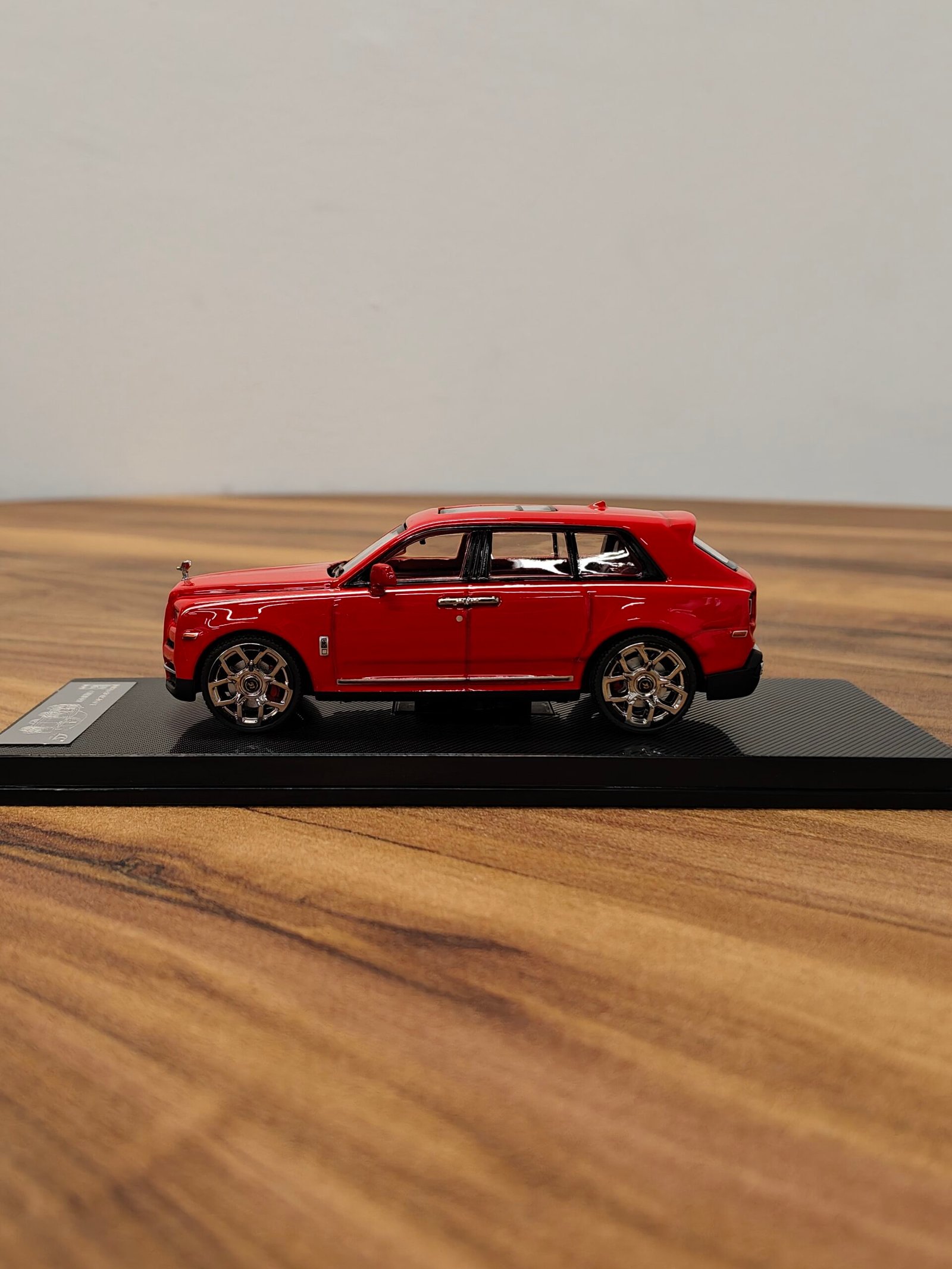 Rolls Royce Cullinan 1:64 - Image 6