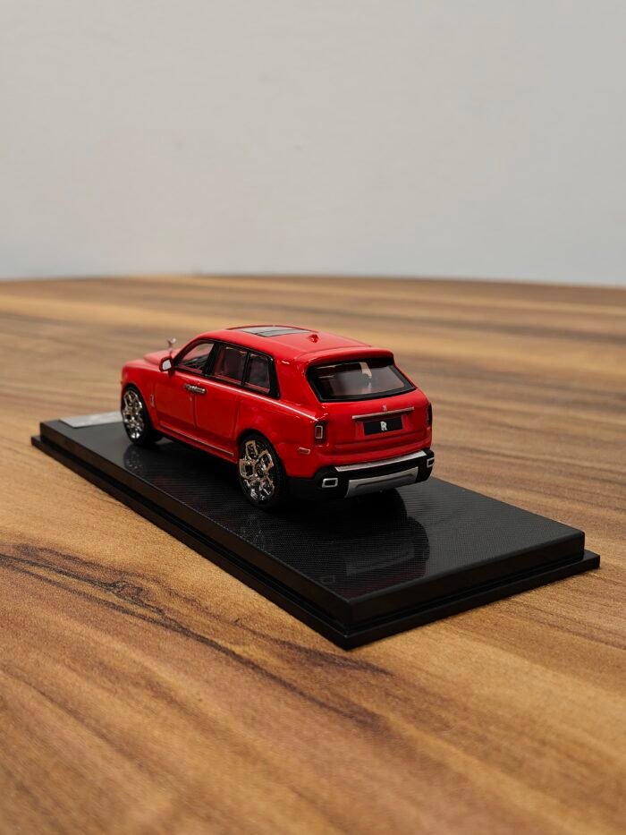 Rolls Royce Cullinan 1:64 - Image 7