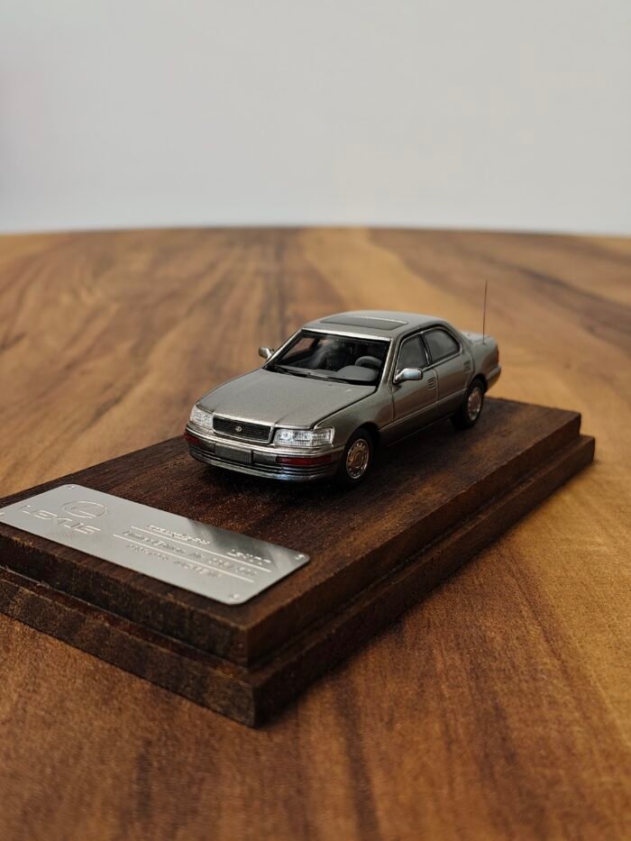 Lexus LS400 Silver 1:64