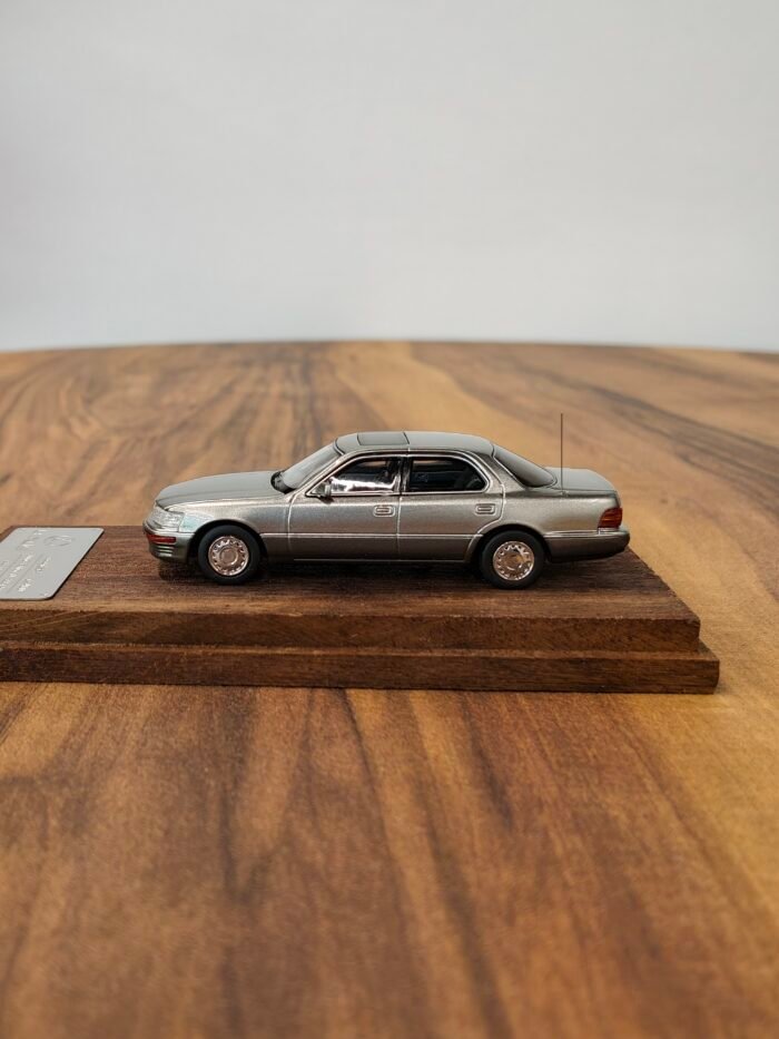 Lexus LS400 Silver 1:64 - Image 3