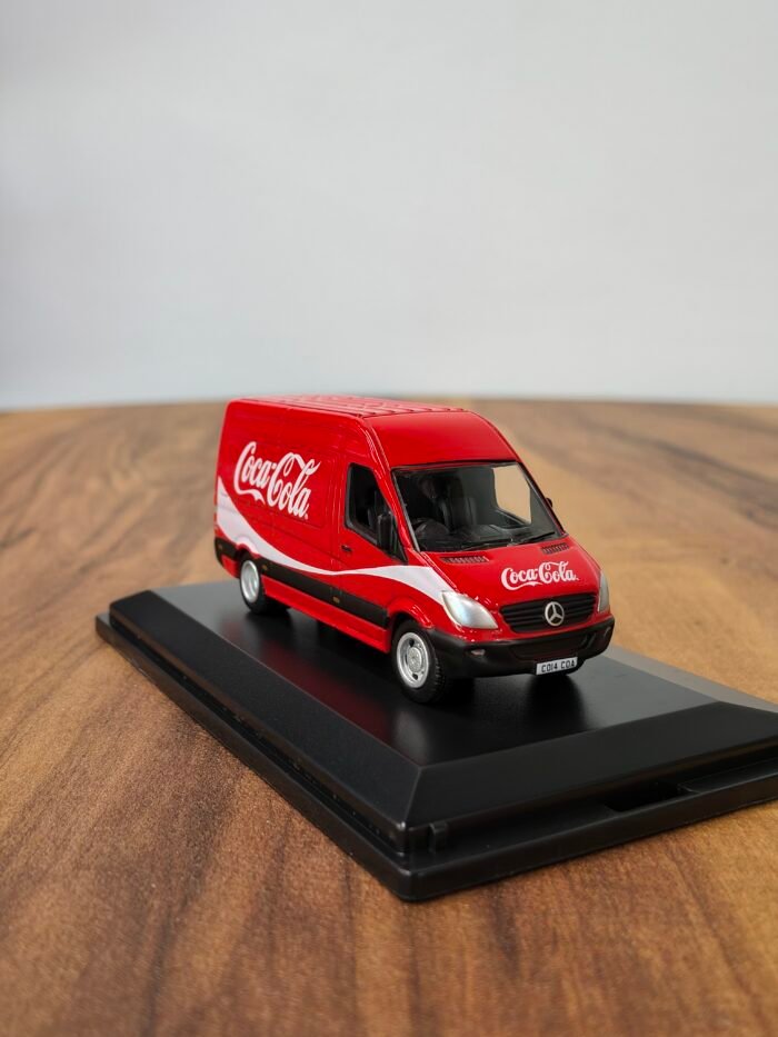 Mercedes Sprinter van coca cola  1:64 - Image 2