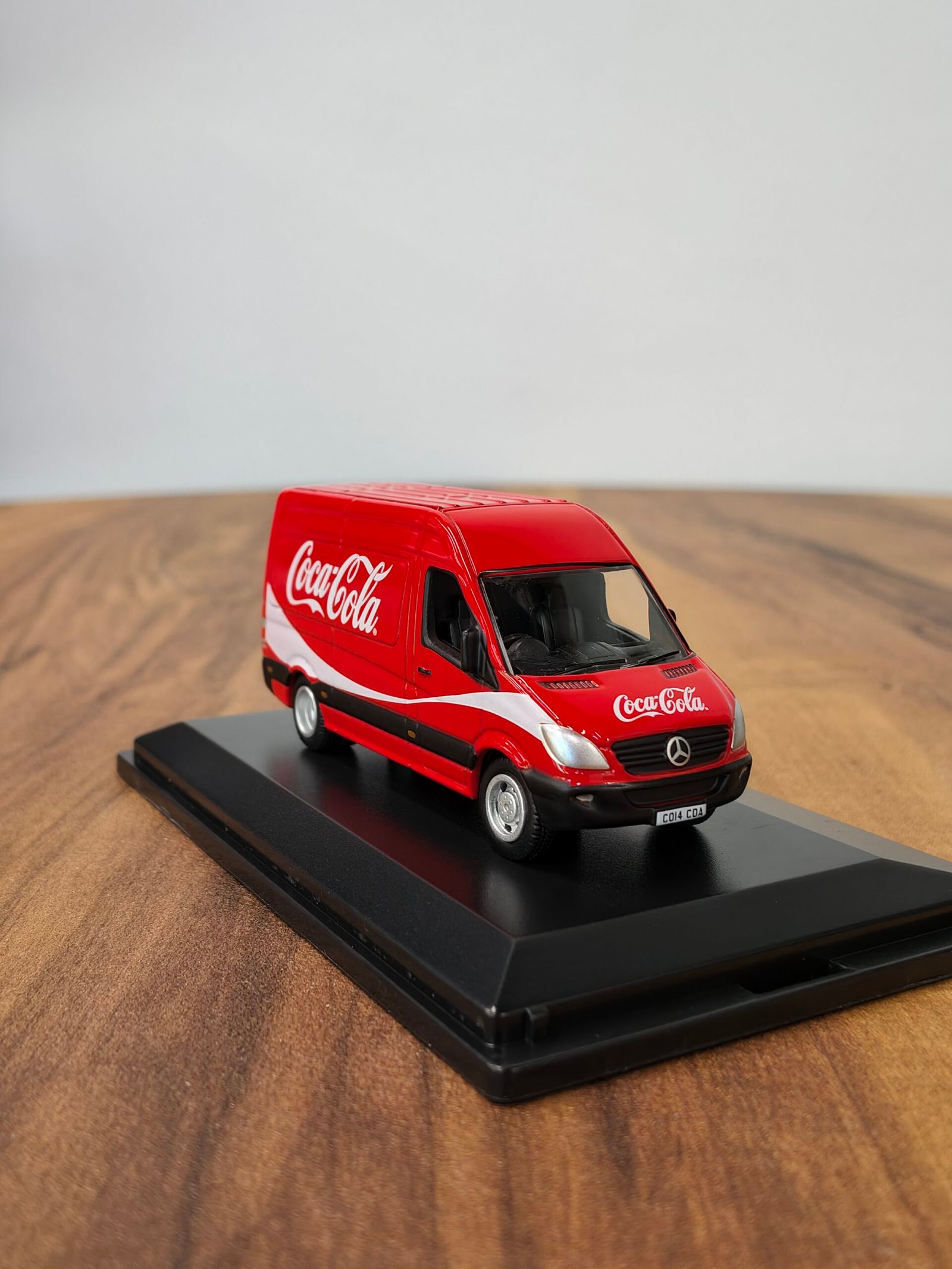 Mercedes Sprinter van coca cola  1:64 - Image 2