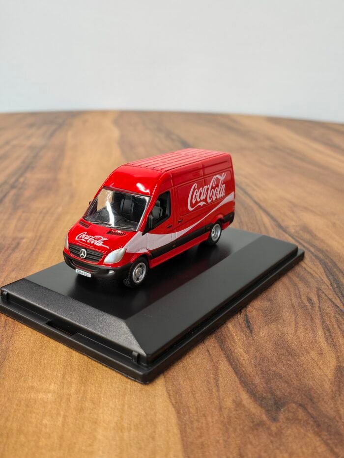 Mercedes Sprinter van coca cola  1:64
