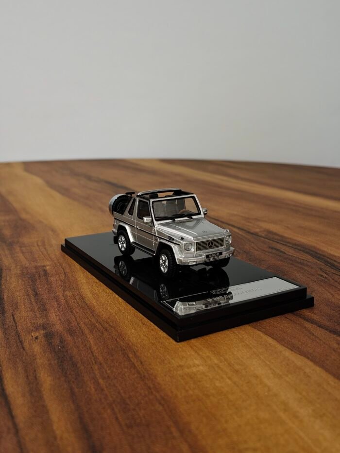 Mercedes Benz G500 Cabrio W463 ( Silver) 1:64 - Image 2